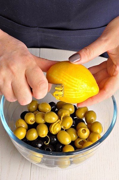 Сёмга-гриль и оливковый салат с фетой за 10 минут