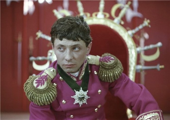 Олег Даль в фильме *Старая, старая сказка*, 1968 | Фото: tvc.ru Олег Даль в фильме *Старая, старая сказка*, 1968 | Фото: tvc.ru