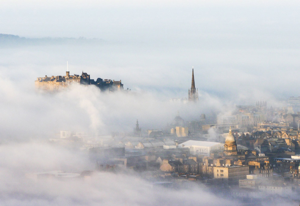 Красивый туман  в Эдинбурге, Шотландия