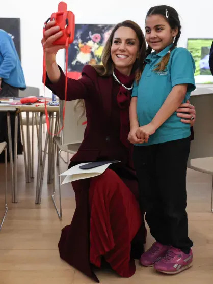 Кейт Миддлтон и принц Уильям приехали с визитом в Уэльс alexander macqueen,instagram (инстаграм),социальная сеть,oriel daviesкейт,галерея,phil noble,Кейт Миддлтон,король карл (iii),принц Джордж,принцесса Диана,принцесса Шарлотта,принц Луи,принц Уильям,святой давид