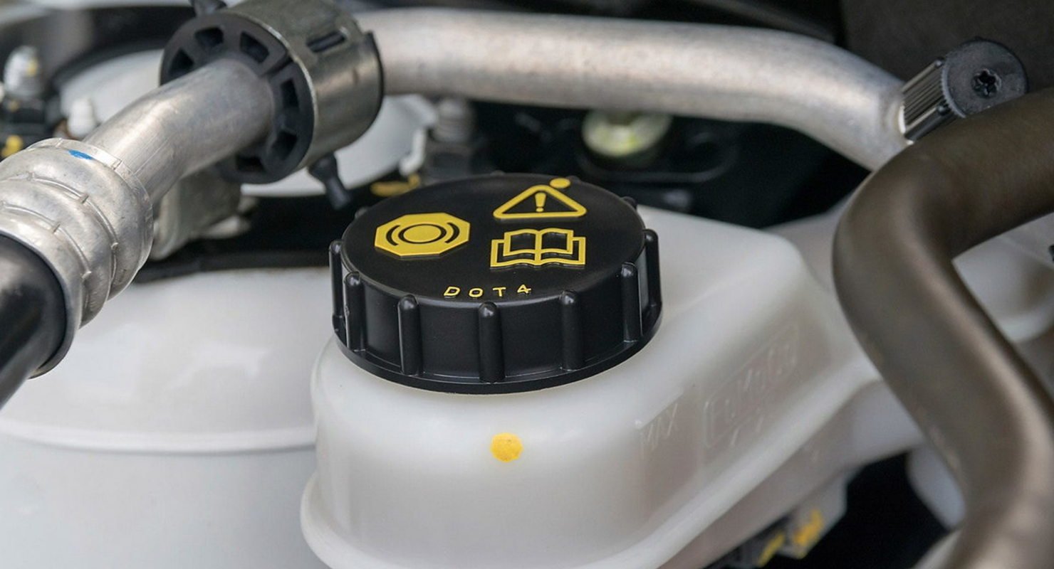 Откуда берется вода в тормозной жидкости?