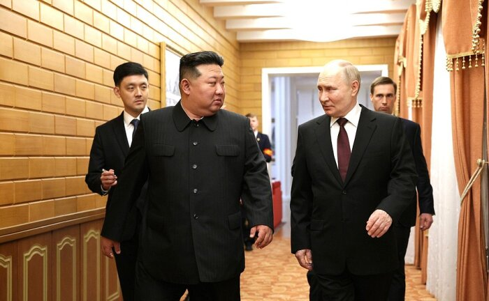 Владимир Путин работает в Пхеньяне