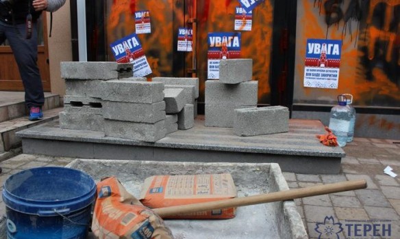 «Правосеки» напали на "Сбербанк" в Тернополе