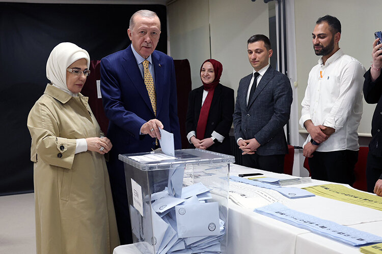    «Для нас это не конец, а поворотный момент», — президент Турции Реджеп Тайип Эрдоган накануне сдержанно комментировал проигрыш своей Партии справедливости и развития (ПСР) на муниципальных выборах