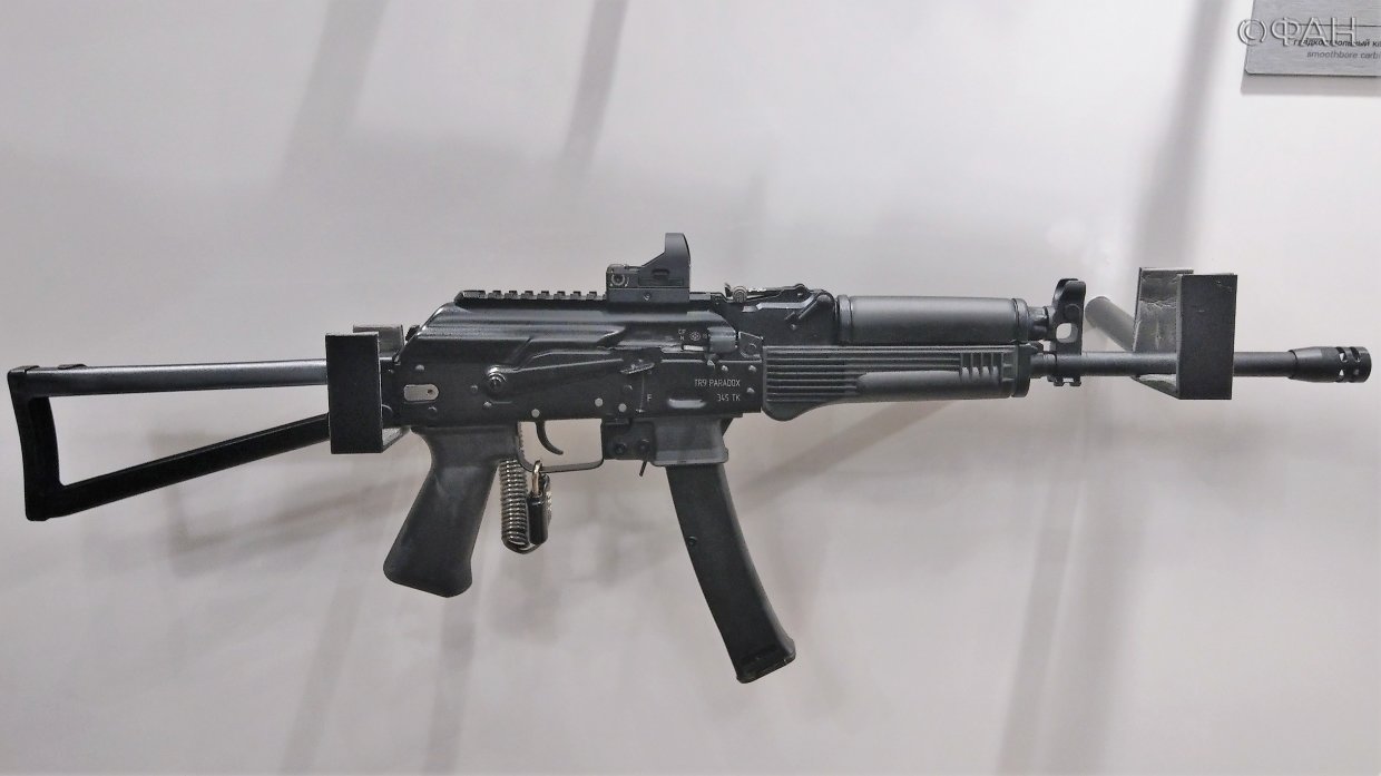 Калашников" представил гражданские варианты АК-12 и пистолет