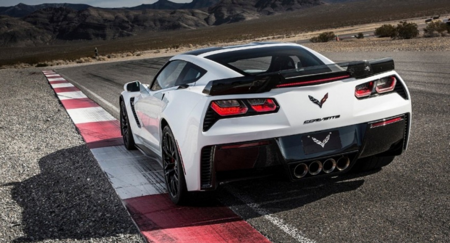 Компания Chevrolet показала, зачем Corvette Z06 «квадратный» руль Автомобили