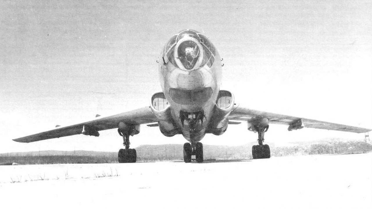 А также ту 16. Ту-16 шасси. Ту 16 разведчик. Вооружение ту-16.