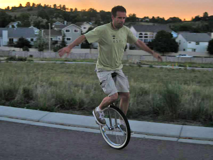 Мужчина нашел способ забыть об измене жены и случайно прославился на весь мир Мужчина нашел способ забыть об измене жены и случайно прославился на весь мир жизненное