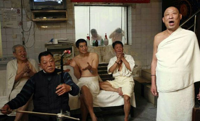 Как ходят и моются в городских банях в Китае