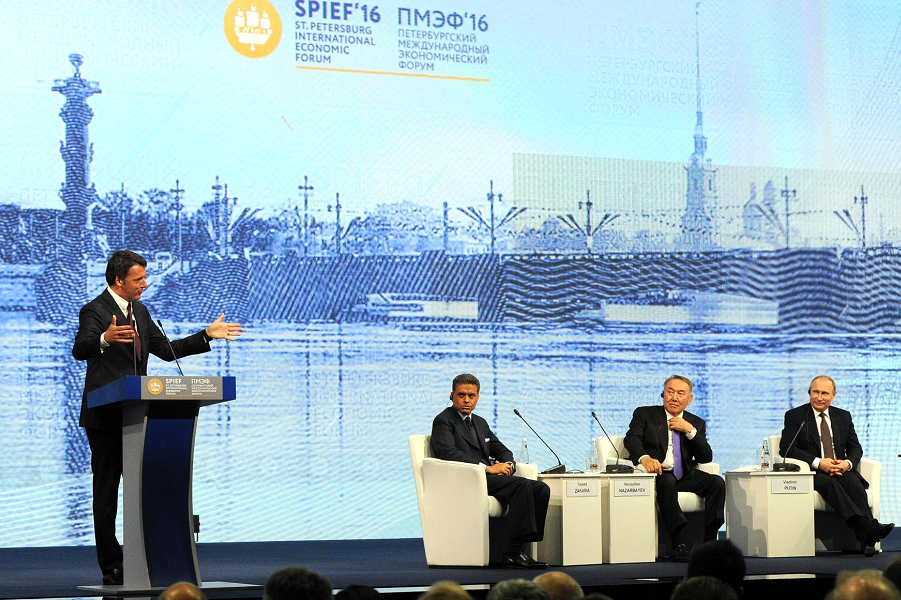 ПМЭФ 2016, модератор Фарид Закария, Путин, Назарбаев, Ренци.png