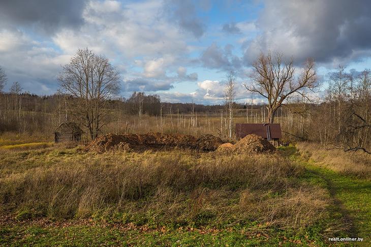 «Вложил сюда все свои сбережения». Как один человек возрождает деревню на Голубых озерах 