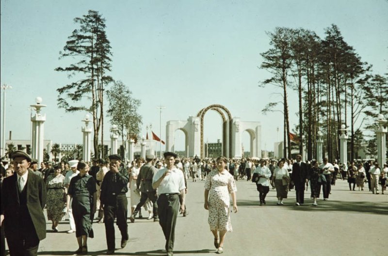 Первая версия Главного входа на ВДНХа 1950е СССР, ностальгия, улицы Москвы