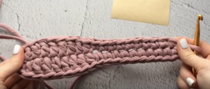 Вяжем тапочки с двойной подошвой из трикотажной пряжи Вяжем тапочки с двойной подошвой из трикотажной пряжи вязание спицами,рукоделие,своими руками