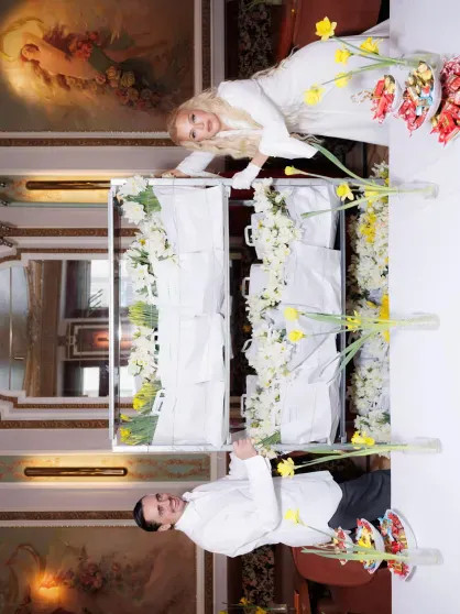 Алёна Ахмадуллина, Наташа Королёва и Алексей Жидковский на масленичных гуляньях 