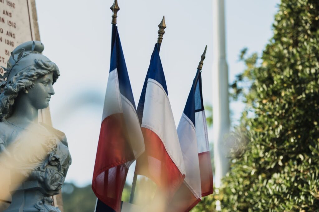 СВР России: Франция ищет варианты вступления в конфликт на Украине