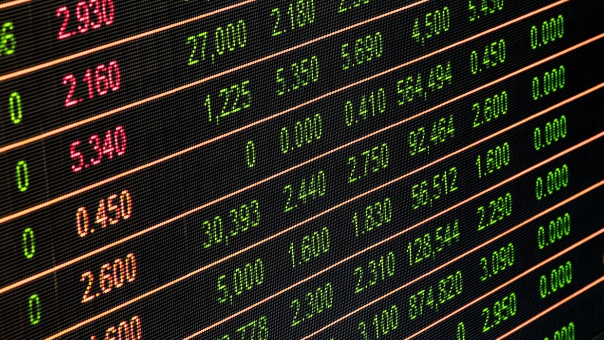 Финансист Смирнова назвала категории россиян, которым не стоит инвестировать