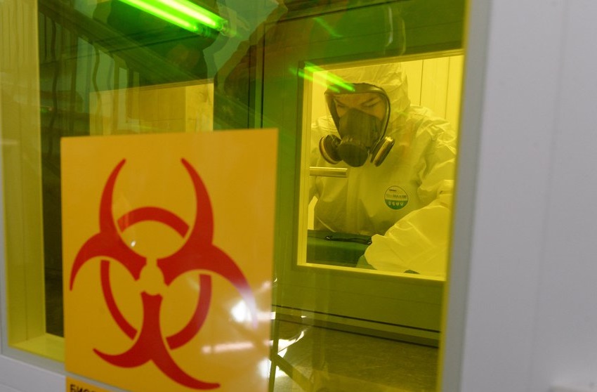 Минобороны: США проводили эксперименты с коронавирусом в секретных украинских биолабораториях 