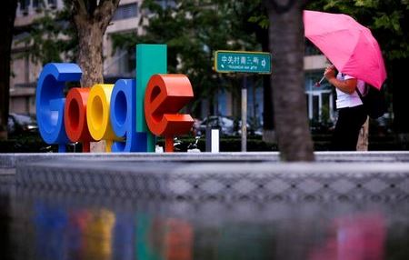 Логотип Google у офиса компании в Пекине, Китай, 8 августа 2018 года. REUTERS/Thomas Peter