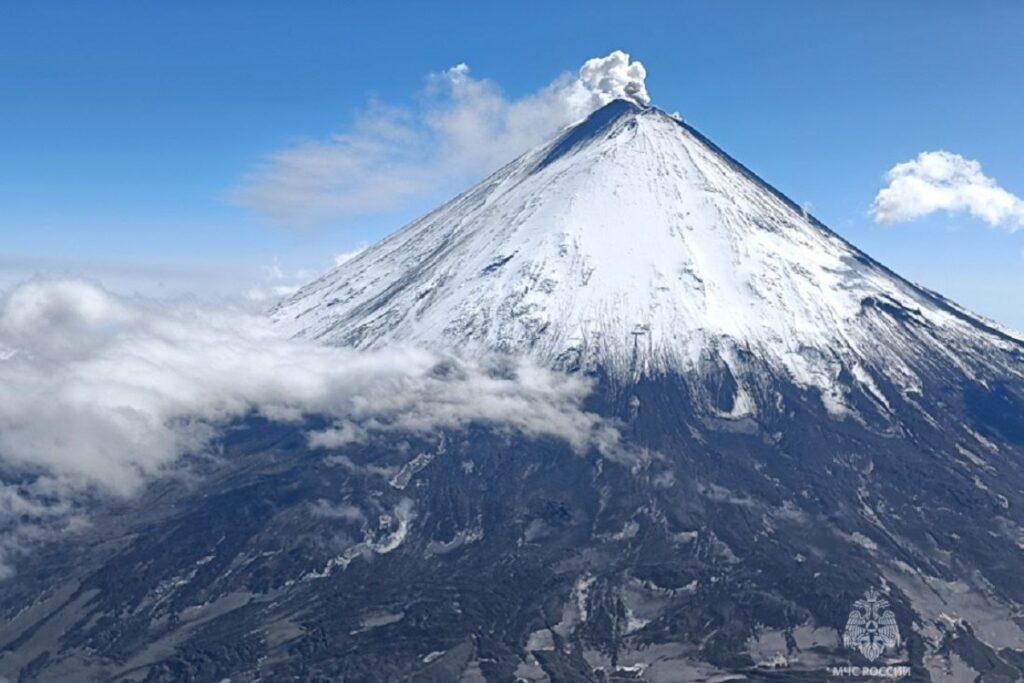Афтершоки, пепел и ливни: на Камчатке ввели режим ЧС