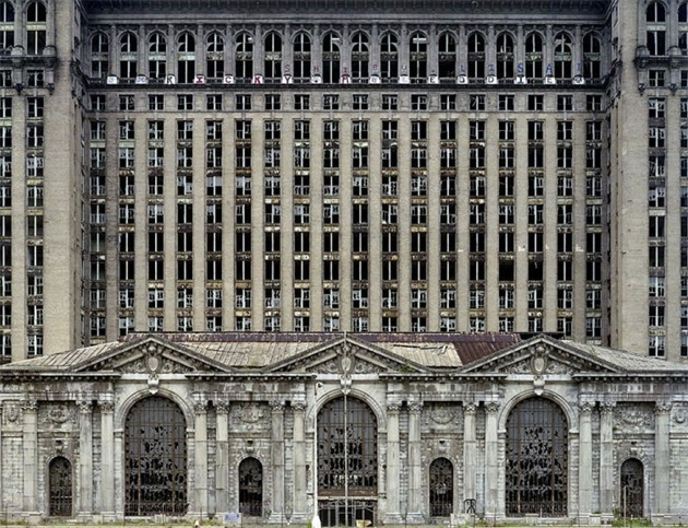 Как умер Детройт и превратился в город-призрак Пространство