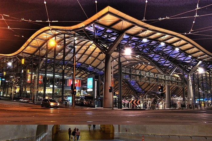 Смелое архитектурное решение железнодорожной станции в Мельбурне (Австралия).