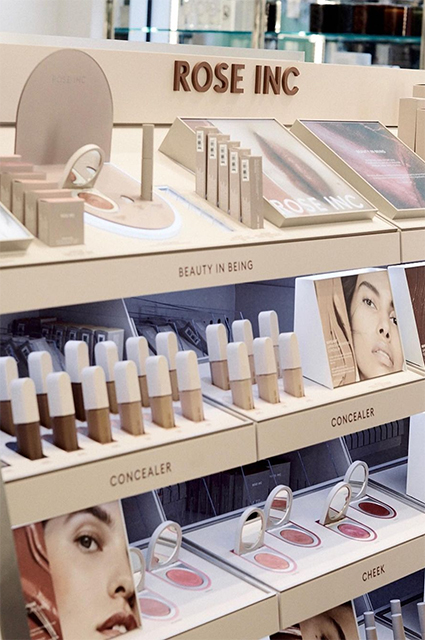 Легкое пальто и шелковое платье: беременная Рози Хантингтон-Уайтли показывает, в чем встречать теплую осень Легкое пальто и шелковое платье: беременная Рози Хантингтон-Уайтли показывает, в чем встречать теплую осень Звездный стиль