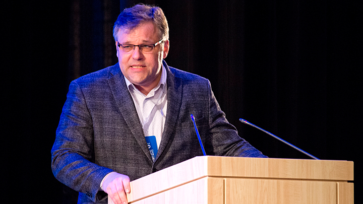 НЕМИЛОСЕРДНЫЙ КРЕСТ: ПСЕВДОВОЛОНТЁРЫ НЕ ДАЮТ БЕЖЕНЦАМ ВЫРВАТЬСЯ С УКРАИНЫ В РОССИЮ украина