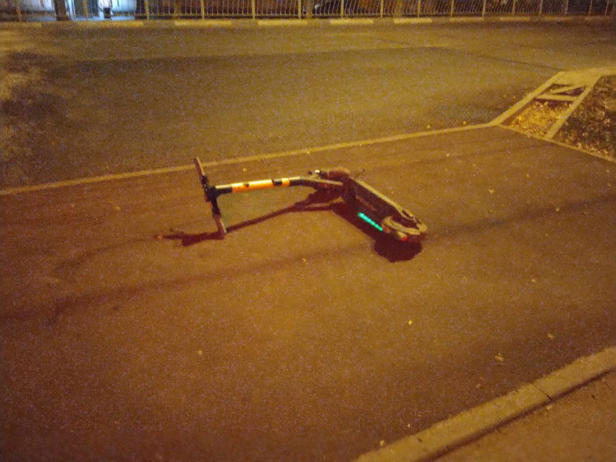 В Тольятти водитель электросамоката сбил 7-летнего ребенка на тротуаре