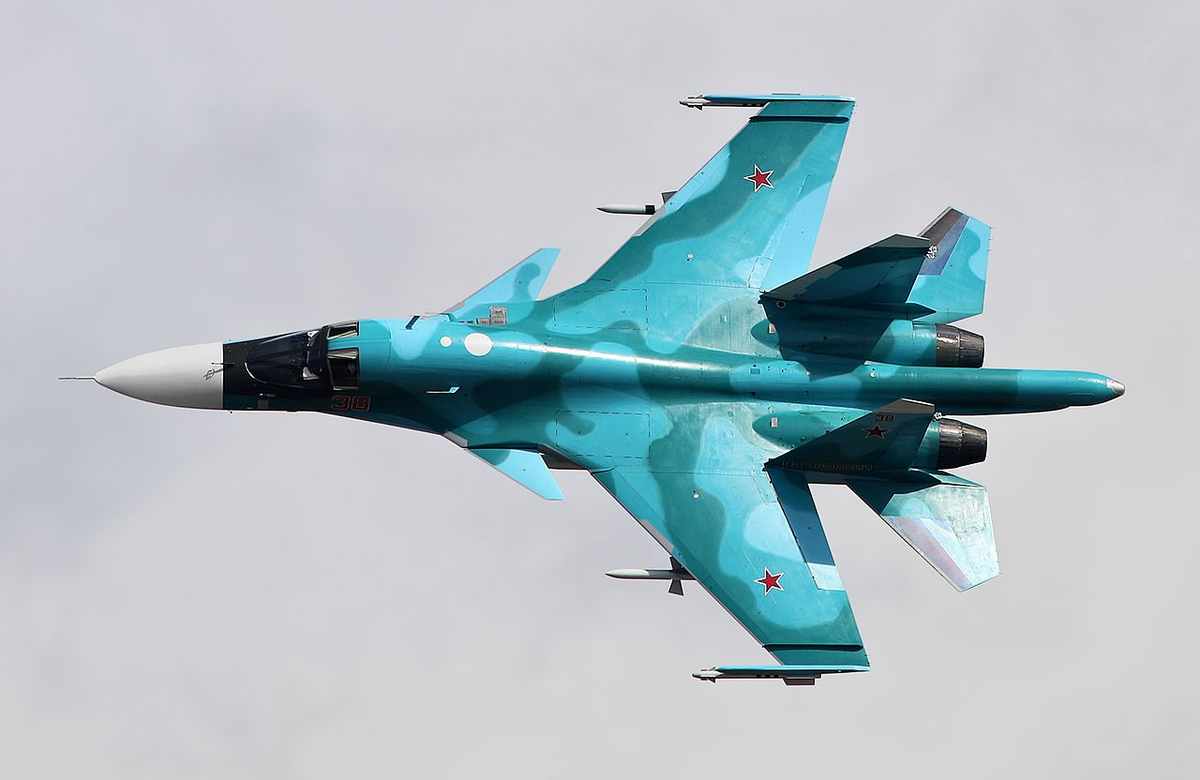 Тактический бомбардировщик Су-34М - новый «допиленный» вариант прославленного Су-34. Чем же он так хорош? Сразу скажу - тактический бомбардировщик значит следующее.