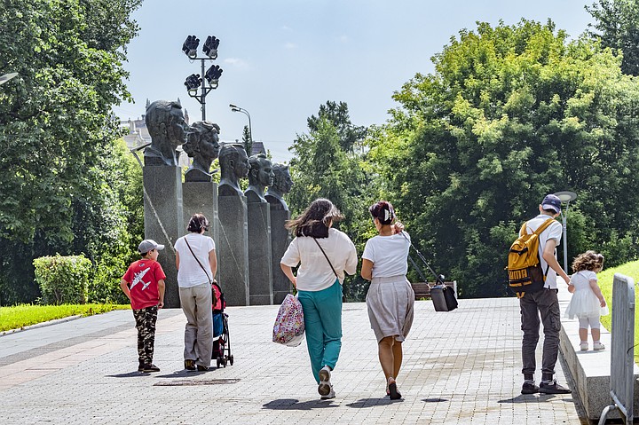 Жителям Москвы напомнили о штрафах за нарушение антиковидных мер в парках