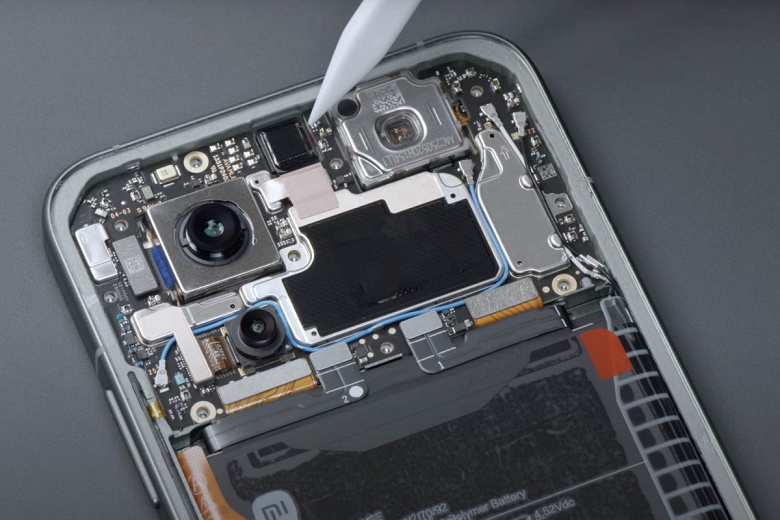 Что скрыто внутри самого мощного монстра автономности от Xiaomi? Redmi K80 Ultra разобрали за несколько дней до премьеры, подтвержден аккумулятор на 7410 мАч
