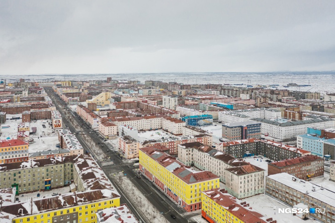 Контейнеры с опасными отходами хотели отправить на барже в Красноярск