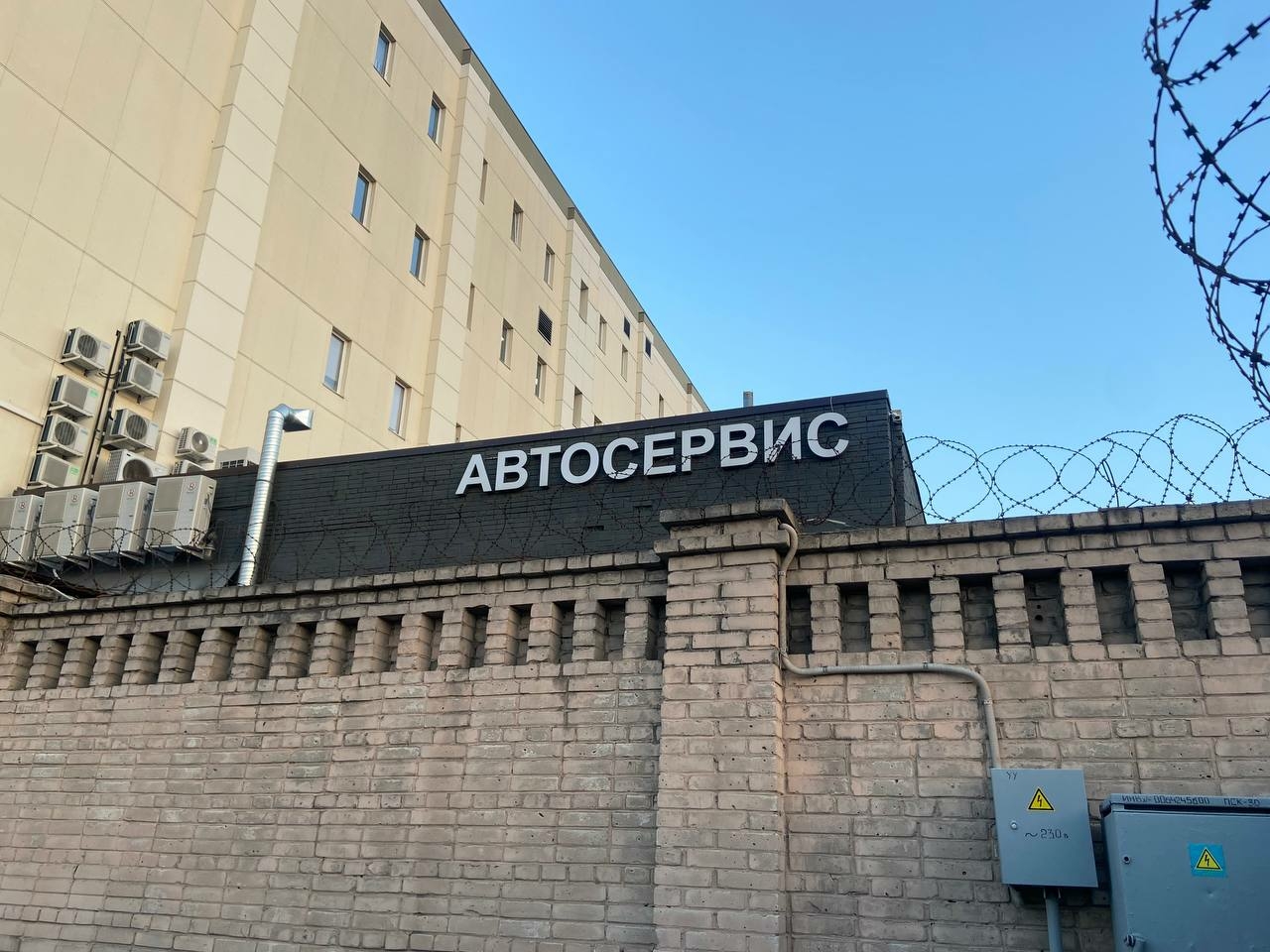 Вынесших из автосервиса 6 млн рублей разбойников разыскивают в Ленобласти