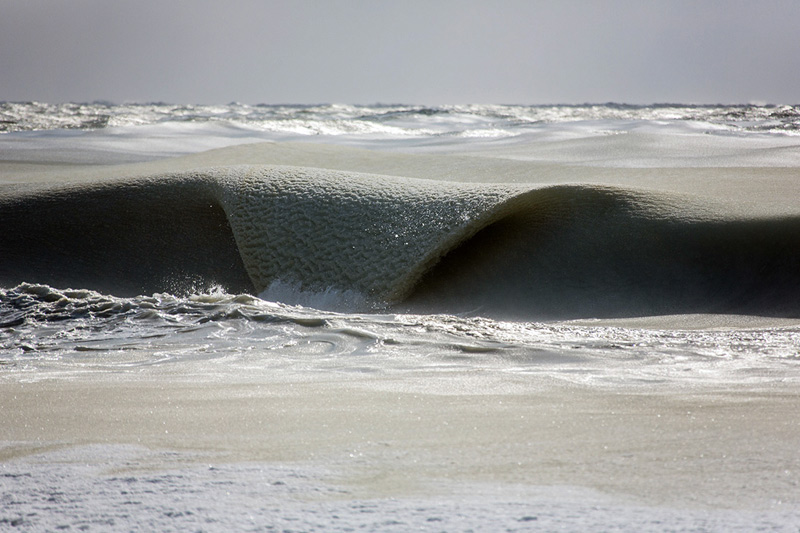 Замерзшие волны Атлантики: соленая вода стала льдом волны,лед,океан,Пространство