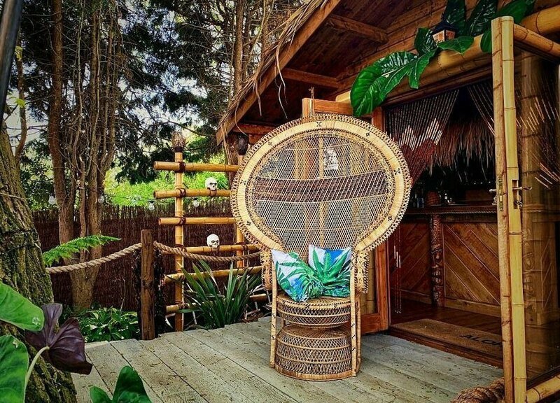 Любящий муж создал для жены райский остров на заднем дворе 