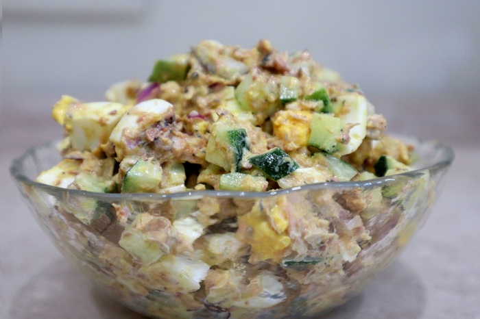 Салат с сайрой, яйцом и огурцом Рецепт, Еда, Кулинария, Видео, Салат, Сайра, Яйца, Салат рыбный, Длиннопост
