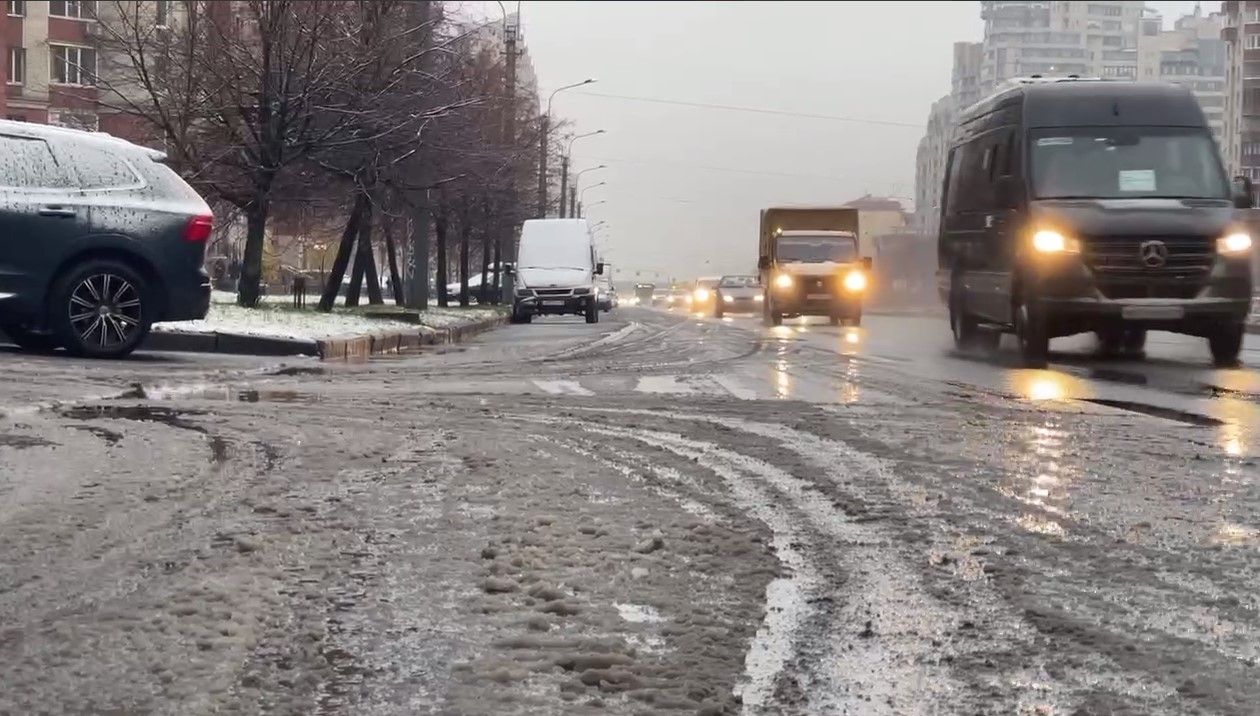 Спб 15 ноября. Снег на дороге. Мокрый снег. Пробка на дороге. Снегопад в городе.