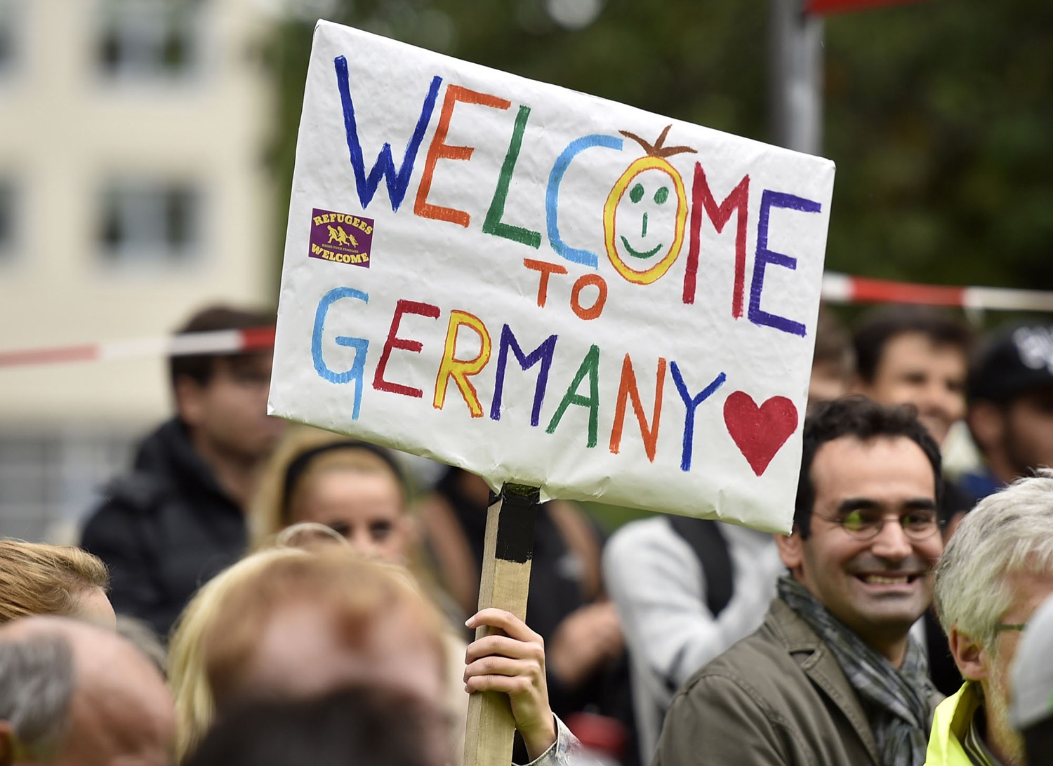 В части немецких городов немцы уже не большинство миграционного, больше, большинства, фоном, городах, миграционным, иностранцев, городов, представляют, Франкфурт, других, немцы, немцев, Германии, Однако, Оффенбах, последние, обществе, немецких, Зиндельфинген