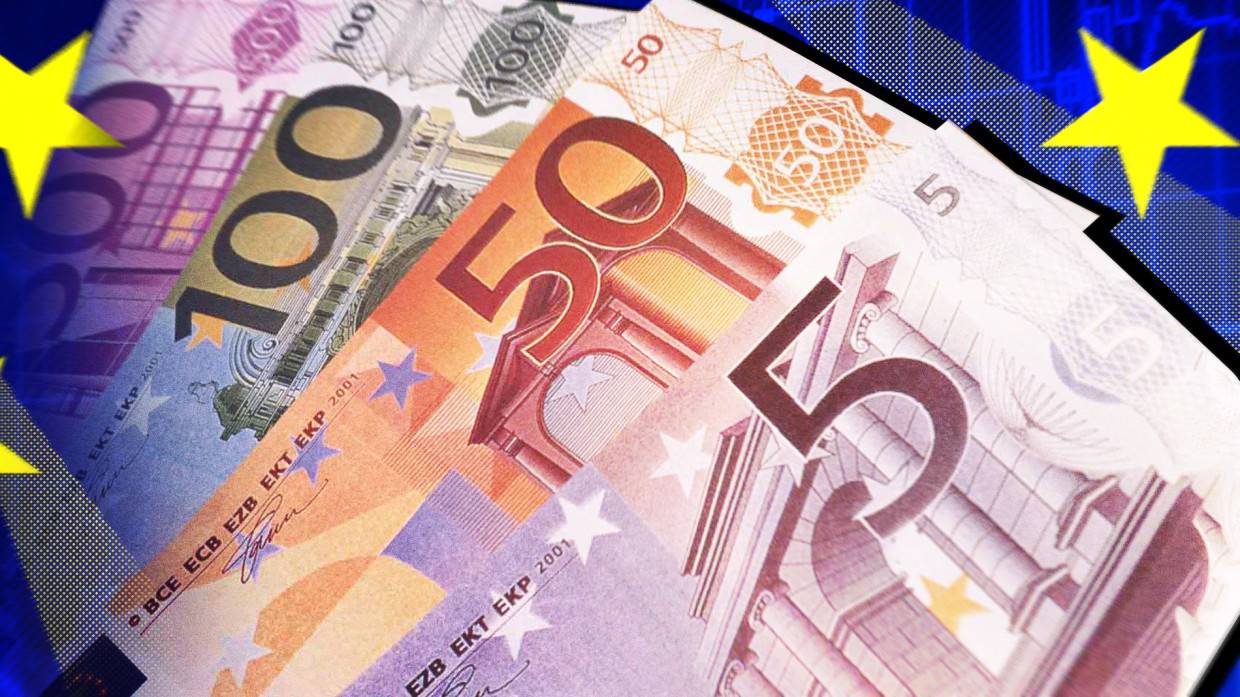 Евро подорожал до 92 рублей впервые с апреля 2021 года