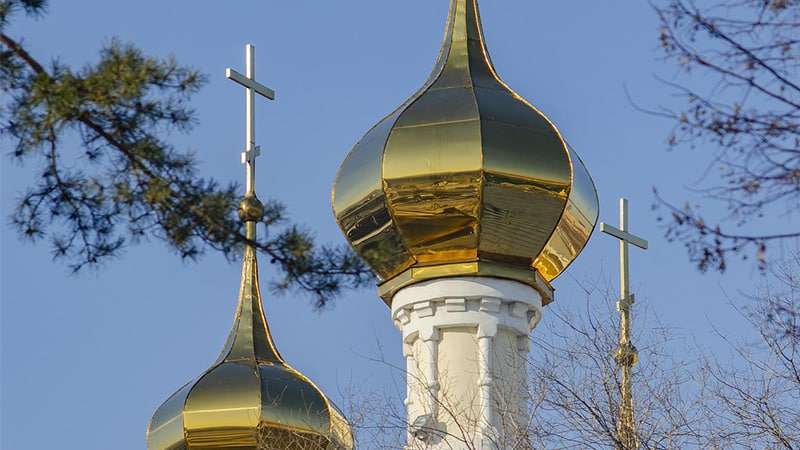 Военкор «Известий» показал разрушенный украинскими националистами храм в Попасной