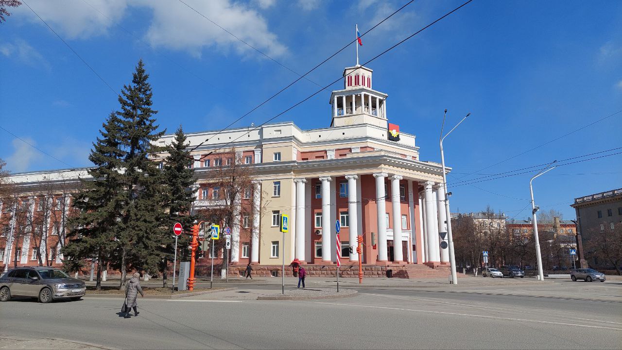 Кемерово официально. Мэрия Кемерово. Вокзальная площадь Кемерово. Кировский район Кемерово. Московская площадь Кемерово.