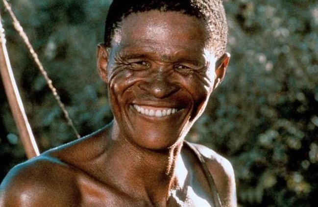 Как сложилась жизнь бушмена Нкъхау, который сыграл главную роль в фильме «Наверное боги сошли сума» - похожая новость на Toplenta