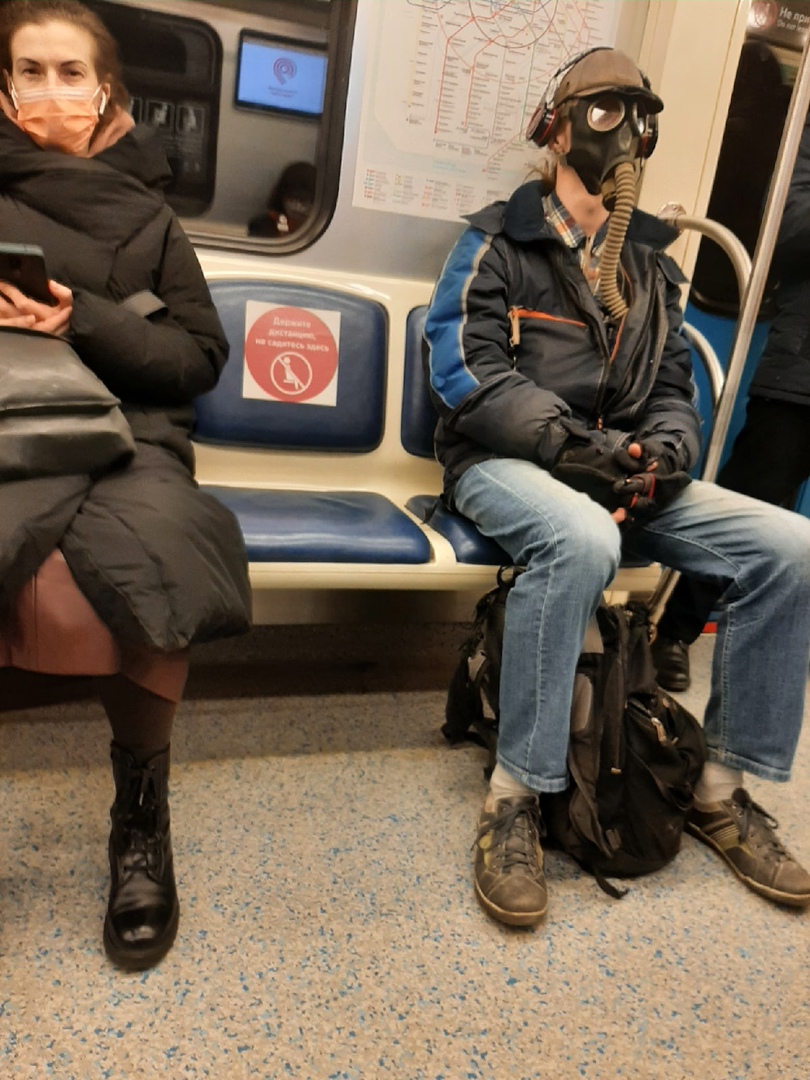 В метро едут два парня, а напротив — две девушки. Один парень говорит другому... Весёлые,прикольные и забавные фотки и картинки,А так же анекдоты и приятное общение
