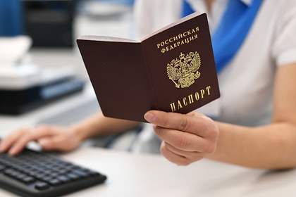 Раскрыт срок внедрения электронных паспортов в России Россия