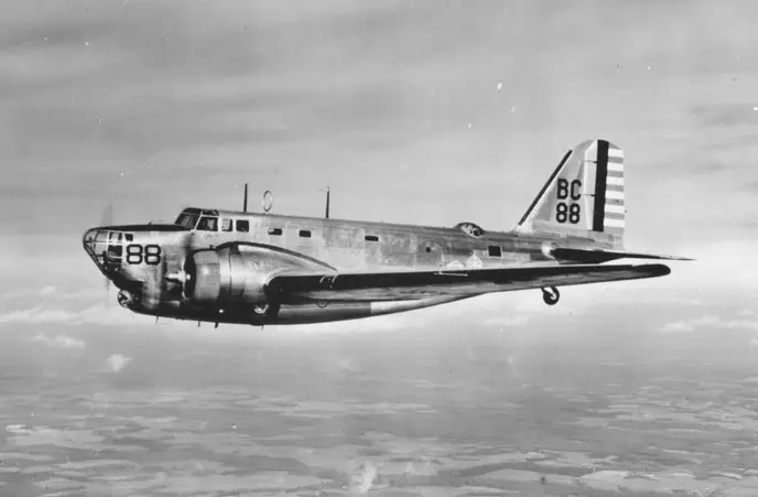 Истребитель B-18