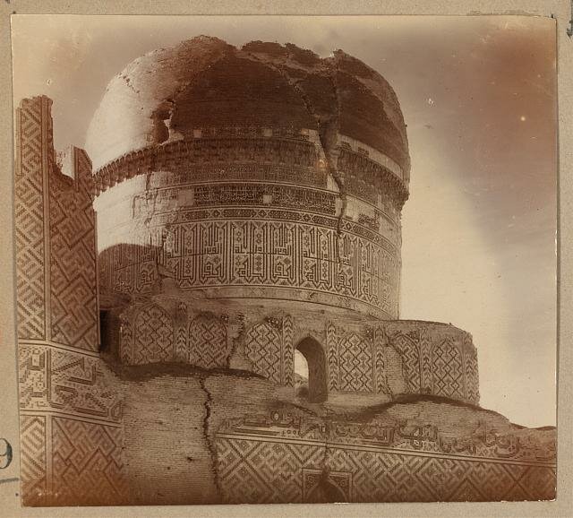 Mechetʹ Bibi-Khanym. Kupol s i︠u︡go-vostochnoĭ storony. Samarkand.