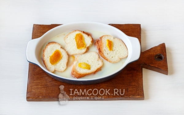 Залить хлеб молоком