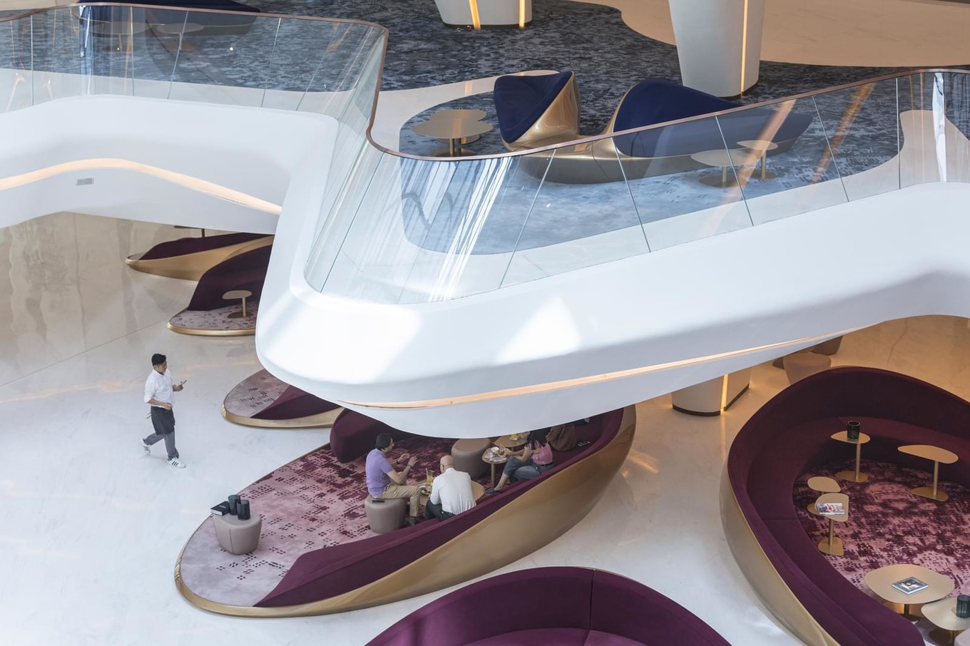 Инопланетный дизайн отеля в ОАЭ от Zaha Hadid также, пустоты, отеля, пустота, центре, которые, здании, отель, Hadid, этажи, вентиляцию, регулируют, автоматически, Датчики, Brasserie, управляемых, MAINE, включая, светодиодов, рестораны