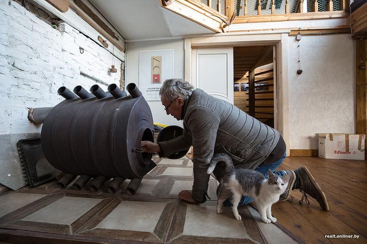 «Вложил сюда все свои сбережения». Как один человек возрождает деревню на Голубых озерах 