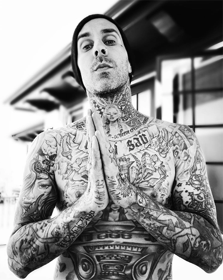 Кортни Кардашьян оригинально призналась в любви своему бойфренду Трэвису Баркеру: фото Кортни Кардашьян оригинально призналась в любви своему бойфренду Трэвису Баркеру: фото Звезды,Звездные пары